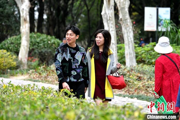 圖為3月15日，張家豪(左)與林佳臻在福建福州金山公園游玩。 <a target='_blank' href='/'><p  align=