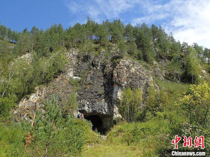 丹尼索瓦洞的入口(圖片來自Richard G. Roberts)?！∈┢樟指瘛ぷ匀?供圖