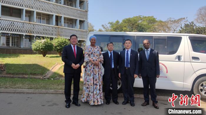 捐贈儀式現(xiàn)場。　受訪者供圖