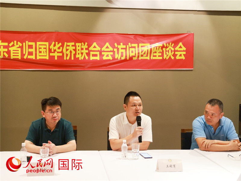 中國駐里約總領(lǐng)館副總領(lǐng)事王尉育（中）在座談會上致辭。人民網(wǎng)記者 陳海琪攝