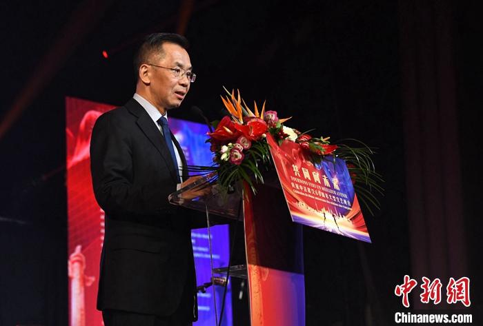 當(dāng)?shù)貢r間1月16日晚，以“共同向未來”為題的慶祝中法建交60周年大型文藝晚會在巴黎舉辦。中國駐法國大使盧沙野出席晚會并致辭。 <a target='_blank' href='/' _fcksavedurl='/'><p  align=
