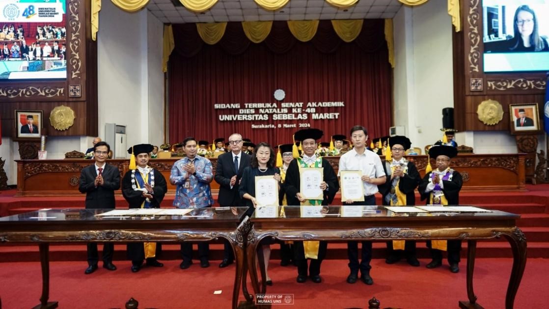 西華大學、三一一大學、印尼鋰源新材料有限公司、四川鋰源新能源有限公司四方共同簽署國際合作協(xié)議。印尼三一一大學孔子學院供圖