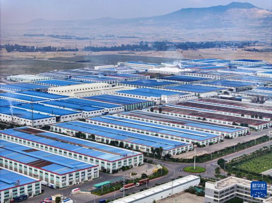 這是2023年11月3日在埃塞俄比亞杜凱姆市拍攝的東方工業園（無人機照片）。 新華社發（東方工業園供圖）