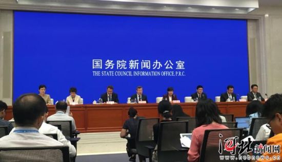 8月26日，國務(wù)院新聞辦召開國務(wù)院政策例行吹風(fēng)會。圖為吹風(fēng)會現(xiàn)場。 記者李巍攝