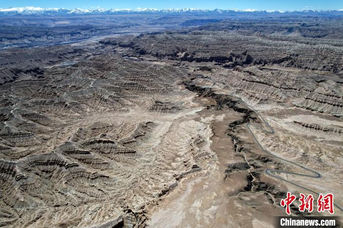 4月5日，西藏阿里札達土林。(無人機照片) 李林 攝