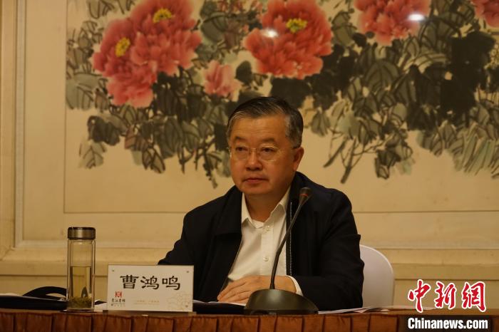 圖為全國人大常委會(huì)委員、全國人大華僑委員會(huì)副主任委員、致公黨中央副主席曹鴻鳴講話。　潘雨潔 攝