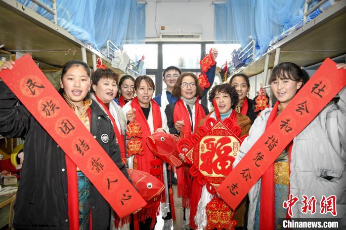 與“媽媽”一同過年：西藏學生異鄉體驗別樣“團圓”