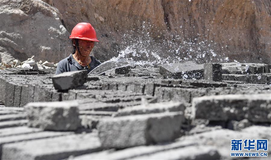 （社會）（3）藏東脫貧影像：為家鄉建設“添磚加瓦”