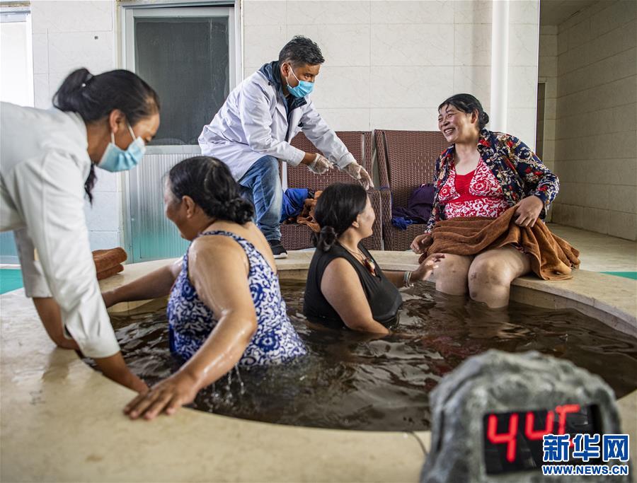 （新華全媒頭條·走向我們的小康生活·圖文互動(dòng)）（10）扎西德勒，我們的新家園——西藏易地扶貧搬遷搬出幸福美好新生活