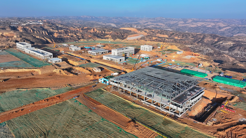 正在建設(shè)的府谷府州機(jī)場。朱鑫攝