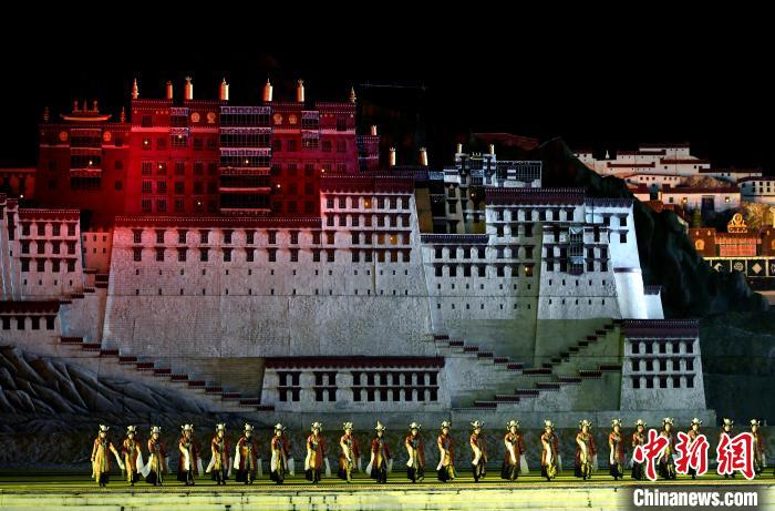 3月17日，西藏拉薩，《文成公主》大型史詩劇演出現(xiàn)場?！±盍?攝