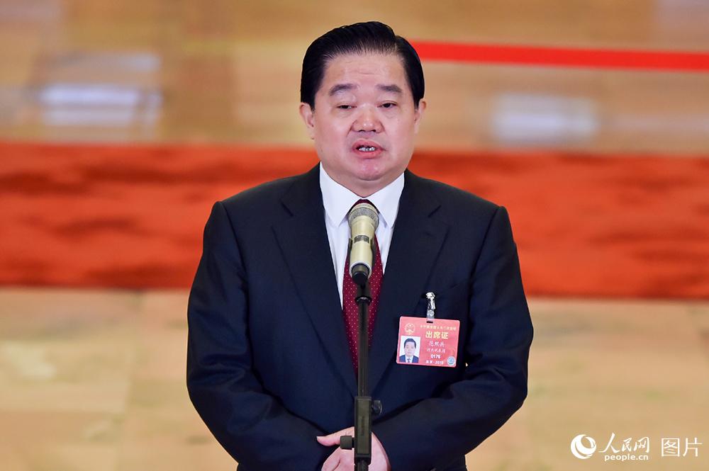 全國人大代表、河北省人大常委會黨組書記、常務副主任范照兵。