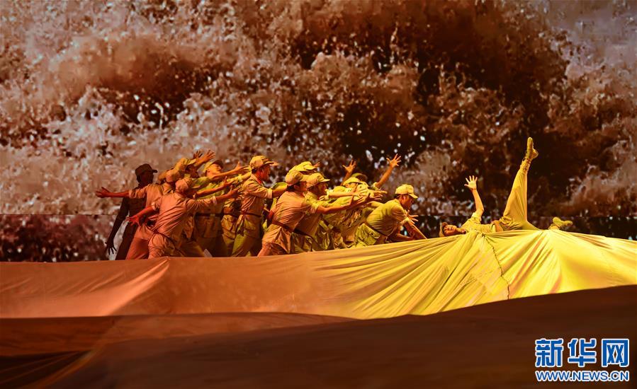 （西藏昌都解放70周年）（2）慶祝昌都解放70周年專(zhuān)場(chǎng)文藝晚會(huì)在昌都舉行