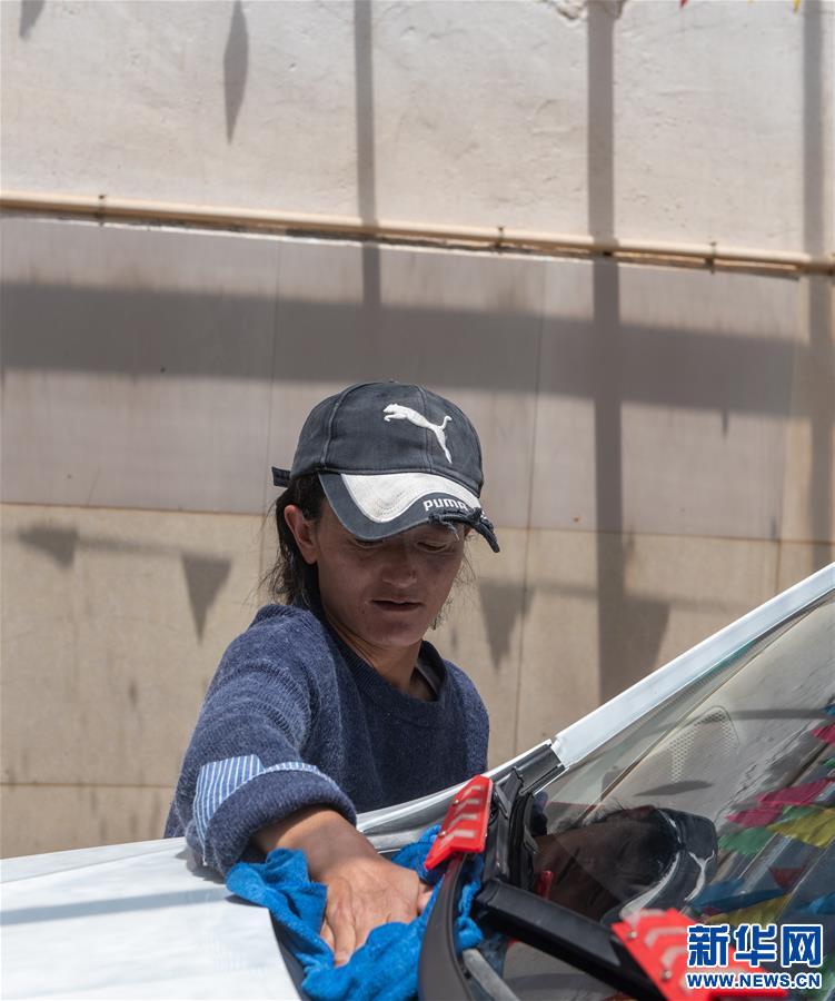 （圖文互動）（4）“打工妹”變“女老板”——藏北牧民桑旦康珠的創業致富路