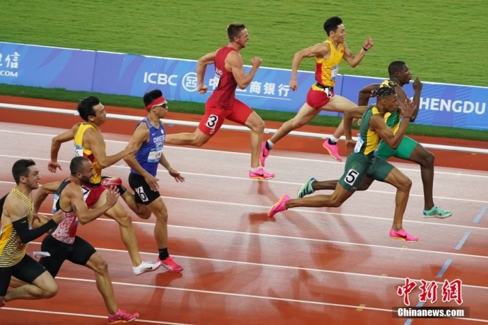 8月2日，第31屆世界大學生夏季運動會男子100米決賽在四川成都舉行，牙買加選手GOLDSON Kadrian dwayne(右一)以10秒04奪得男子百米冠軍。<a target='_blank' href='/'><p  align=