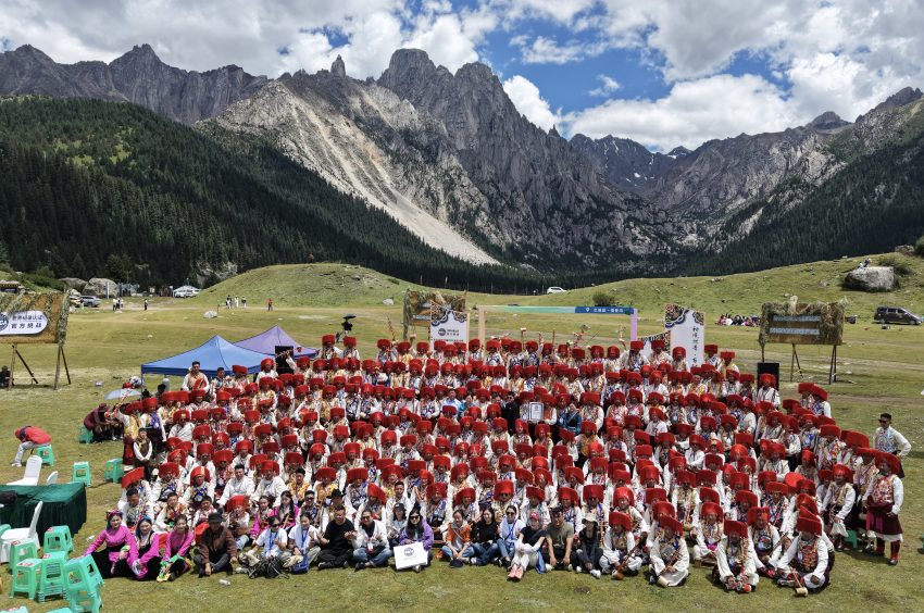 挑戰成功合影。巴塘縣委宣傳部供圖